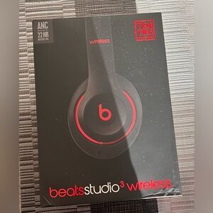 Beats Studio 3 Wireless.